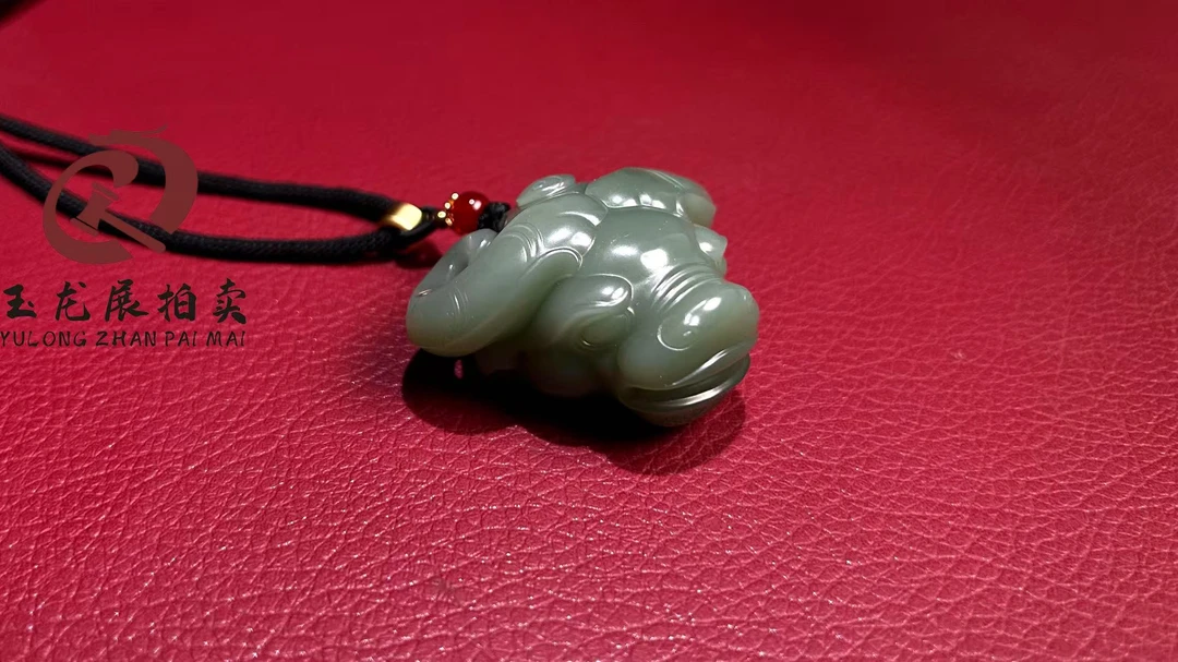 牛气冲天 玉把件