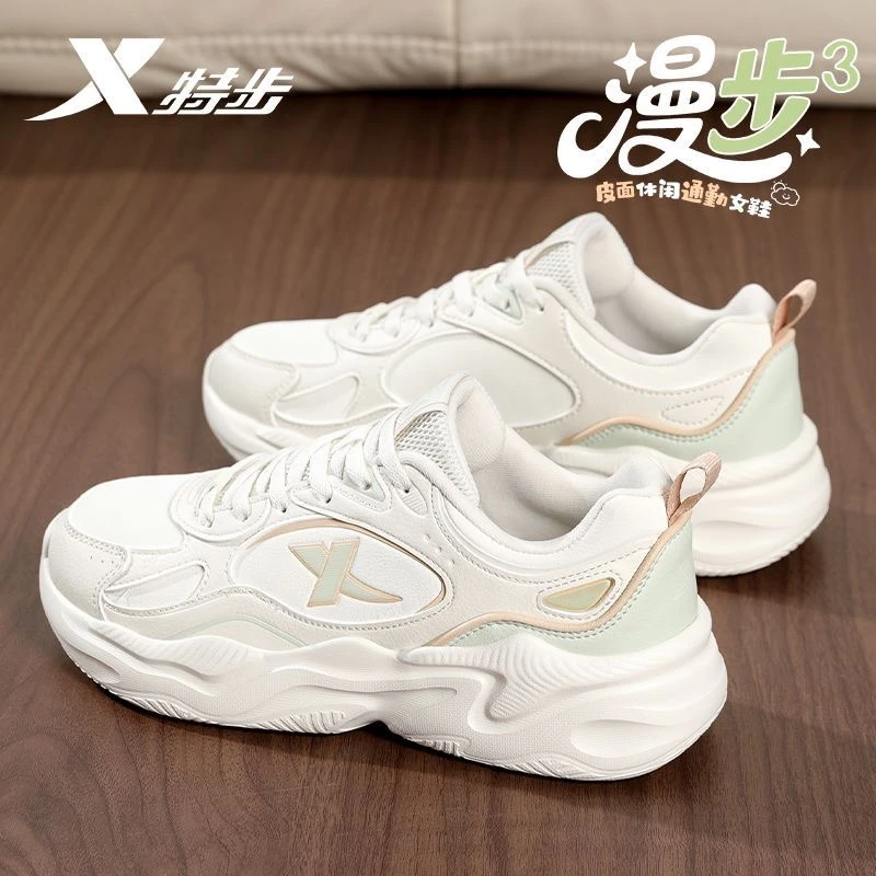 特步女鞋皮面防泼水运动鞋女士鞋子女款冬季休闲跑步鞋女防滑减震