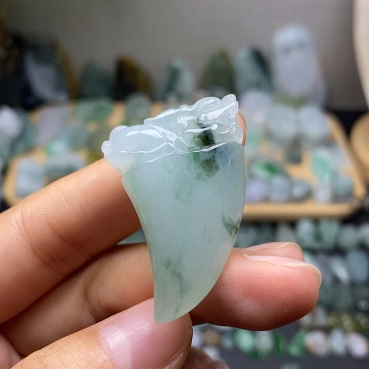 颈饰未镶嵌翡翠龙牙
