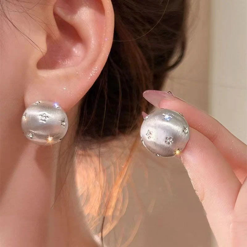 钛钢耳饰 锆石拉丝金属圆形耳钉小众时尚耳环轻奢高级感耳饰女l