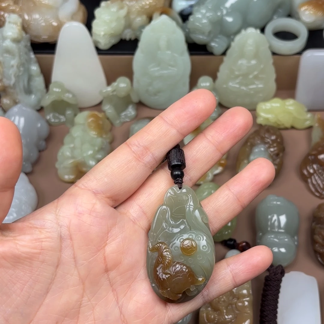 颈饰未镶嵌和田玉