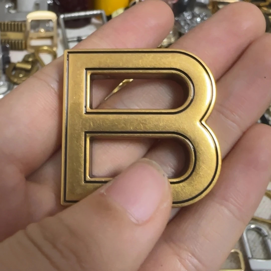 B字母挂件10元4个.