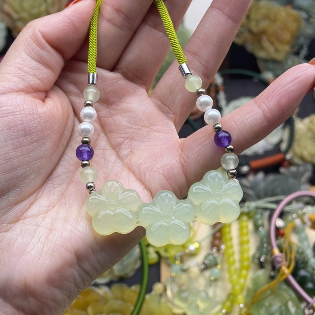 蛇纹石玉颈饰未镶嵌