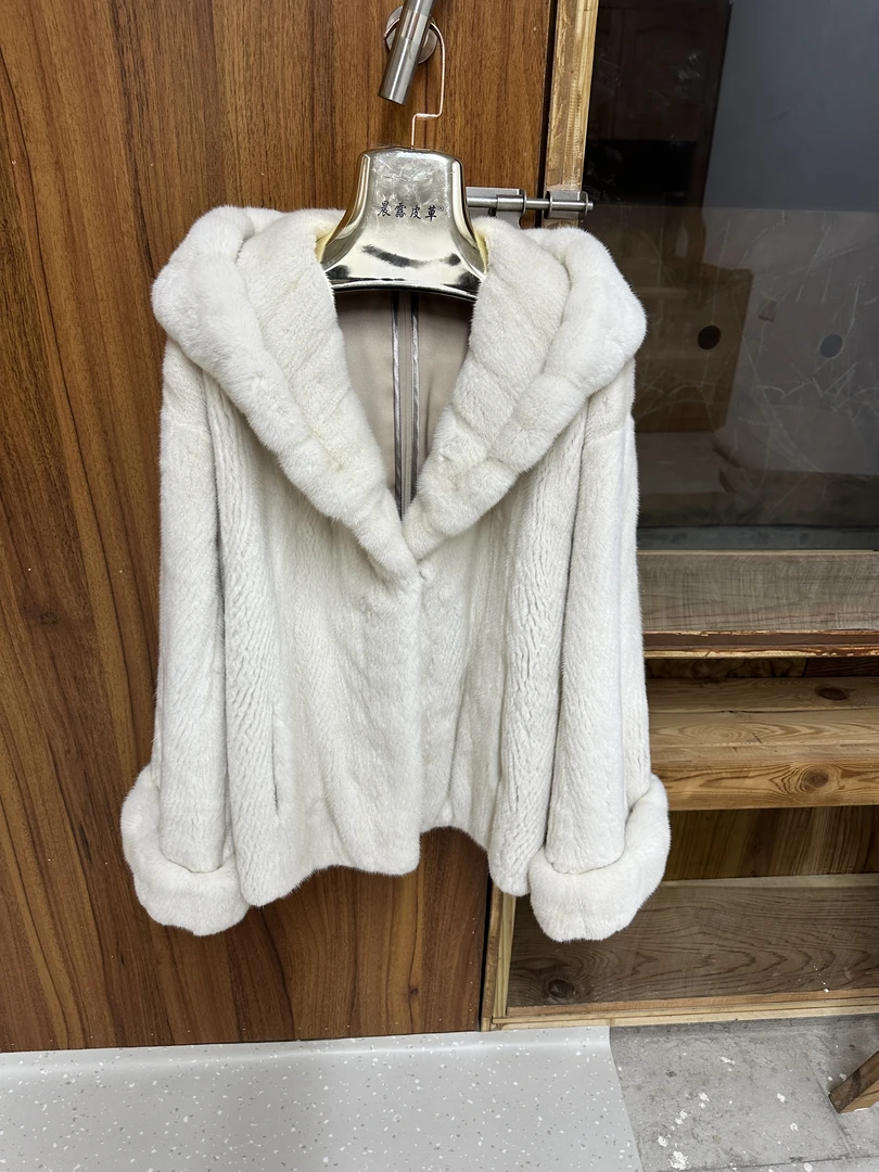 水貂全机开分刀小母皮大风学帽，衣长65CM，胸围120，落肩挽袖外套