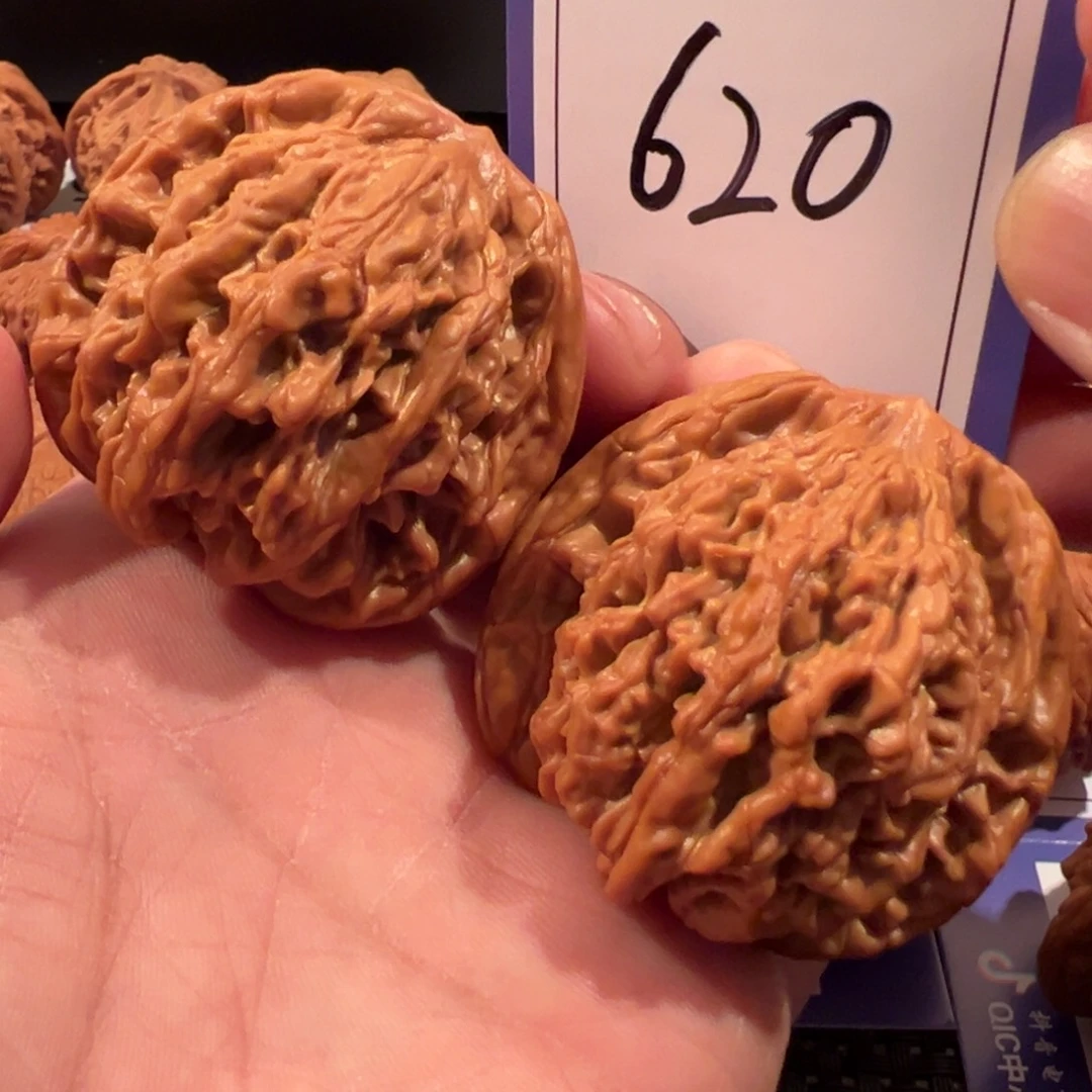 文玩核桃把件全品麦穗虎头46+尺寸620号