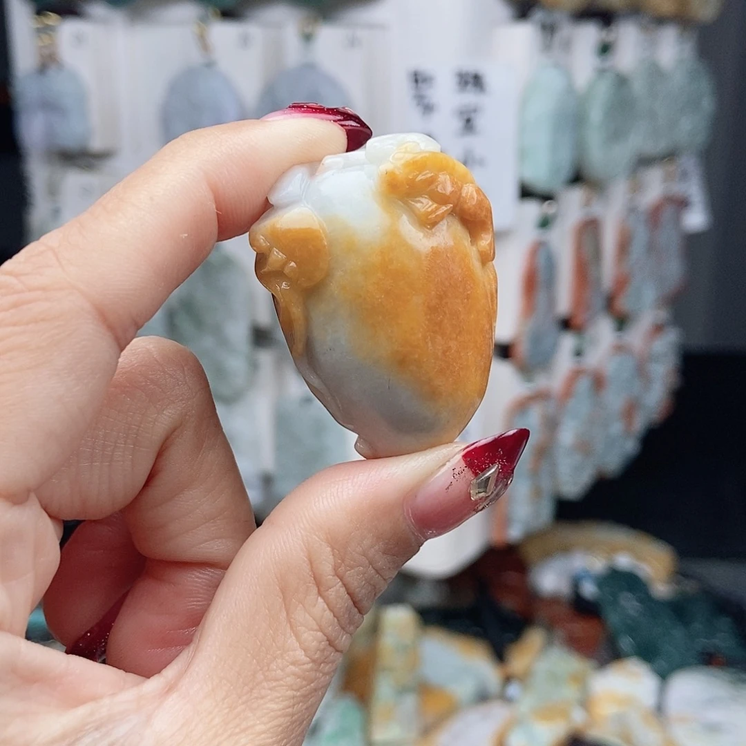 翡翠颈饰未镶嵌翡翠