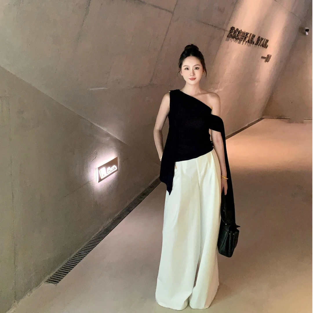 法式斜肩短袖T恤女夏季2025新款设计感小众修身辣妹短款上衣ins潮