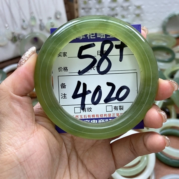 岫玉手镯手镯未镶嵌