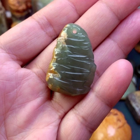 和田玉颈饰未镶嵌