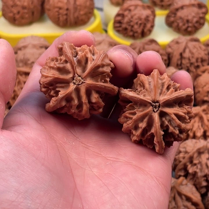 繁***华吊坠桃核盘山三棱