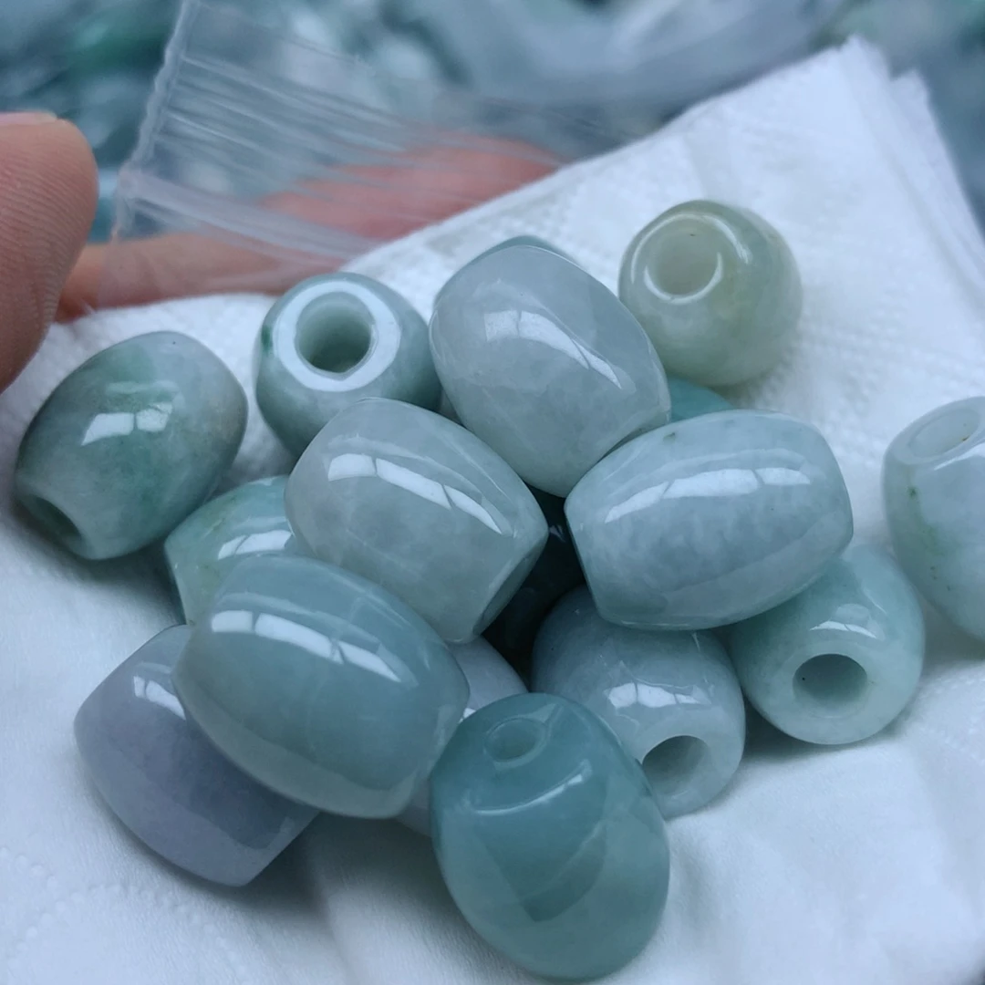 颈饰足铂镶嵌翡翠翡翠