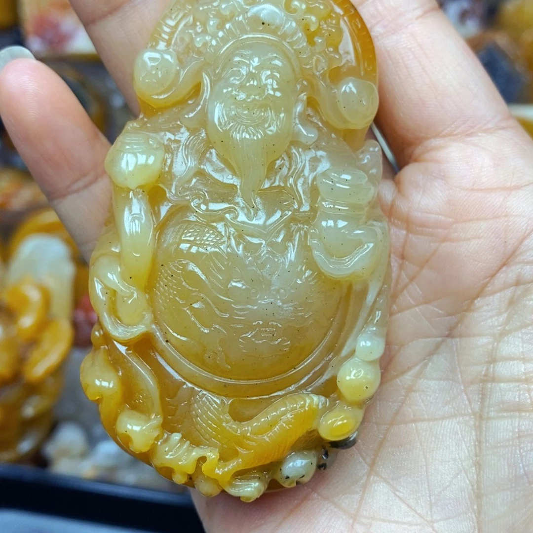 未镶嵌石英质玉（黄龙玉）颈饰