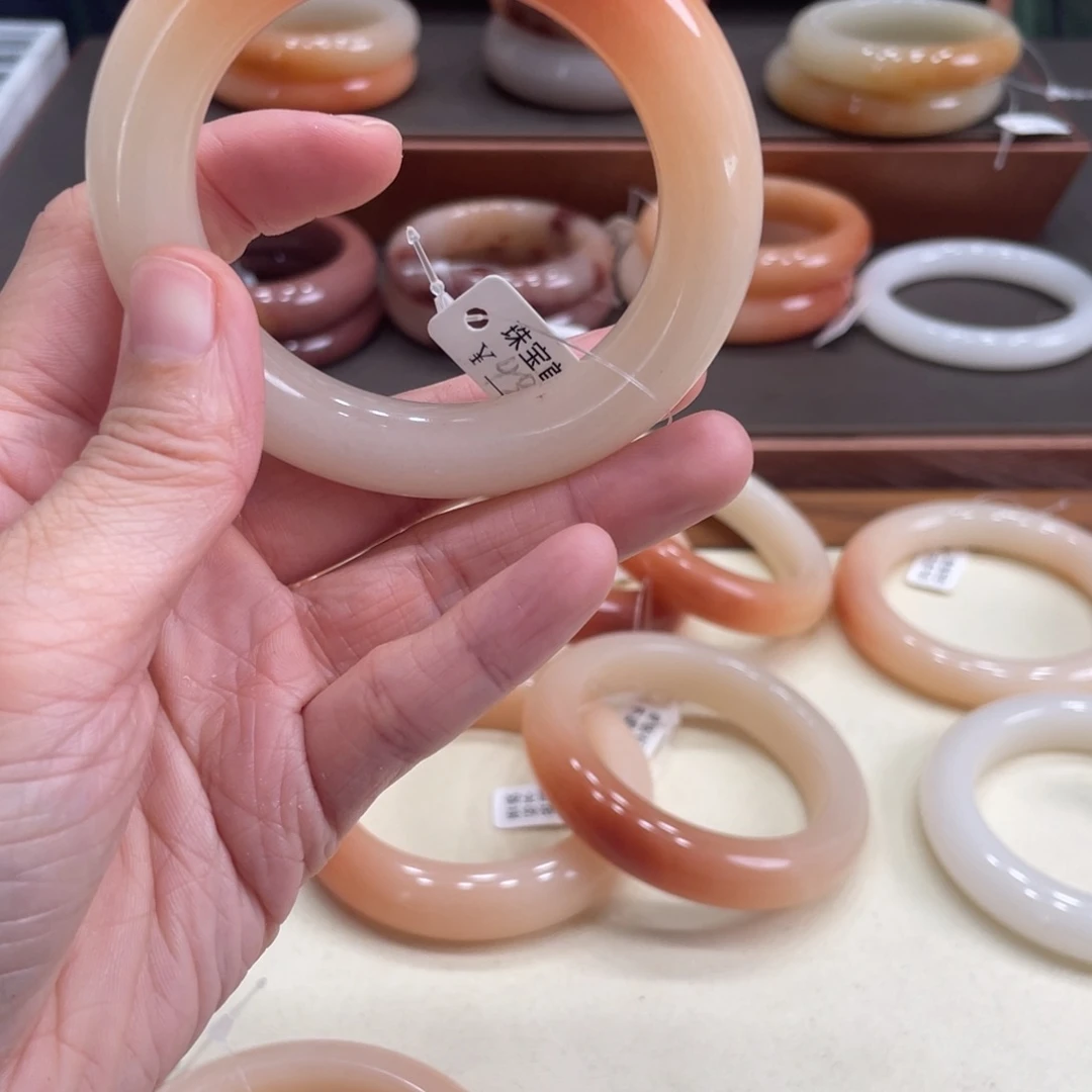 微***暖石英岩玉未镶嵌手镯