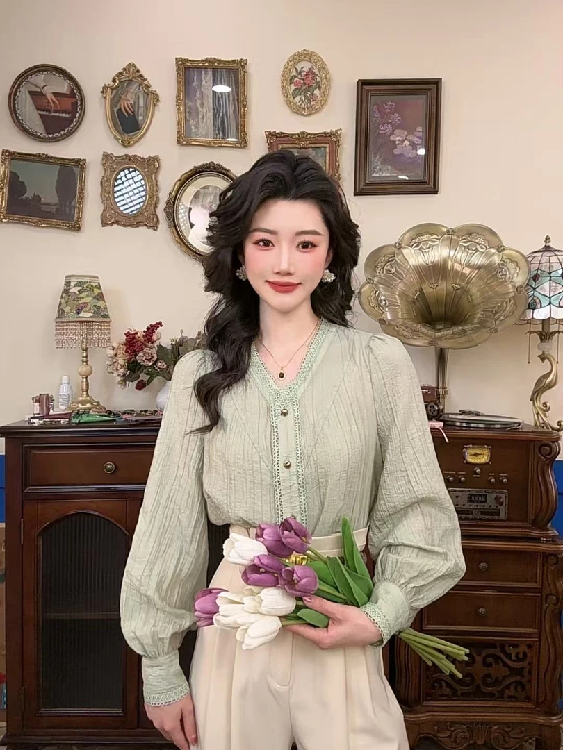 【港万】别致肌理感气质通勤V领衬衫Y4928