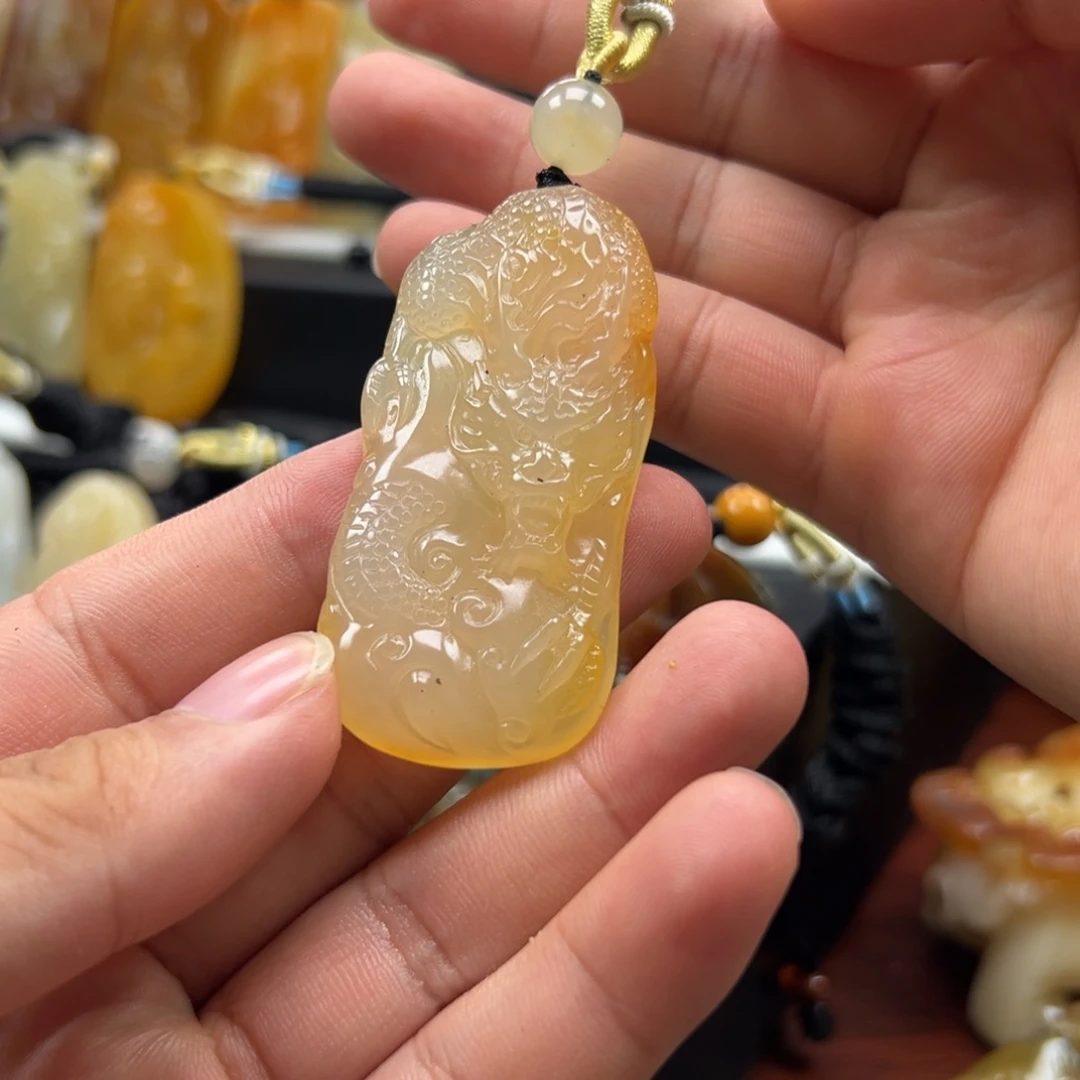 未镶嵌石英质玉（黄龙玉）黄龙玉