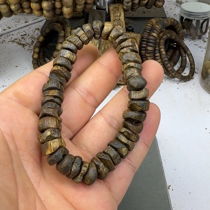 果****沉香绿奇楠沉香1.1mm17g沉水壳子