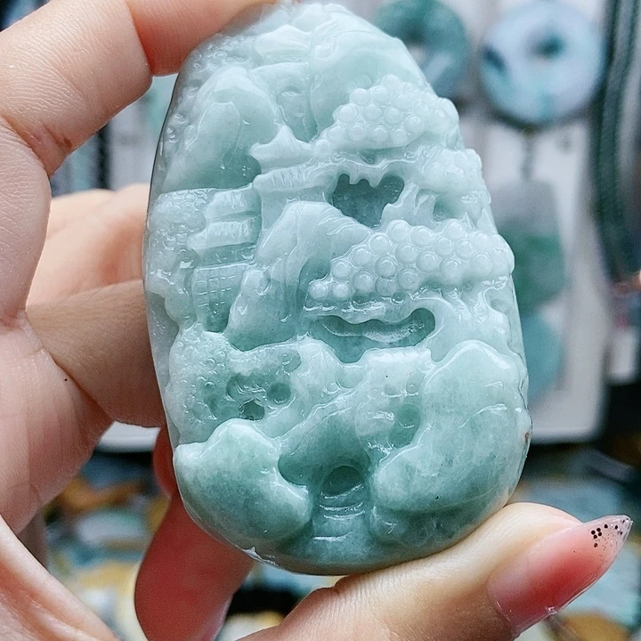 颈饰足铂镶嵌翡翠翡翠