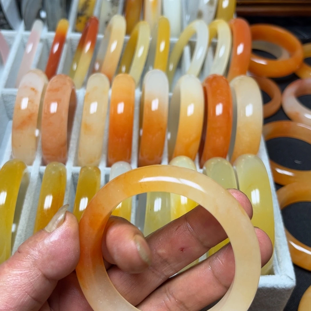 石英质玉（黄龙玉）未镶嵌手镯胖*儿