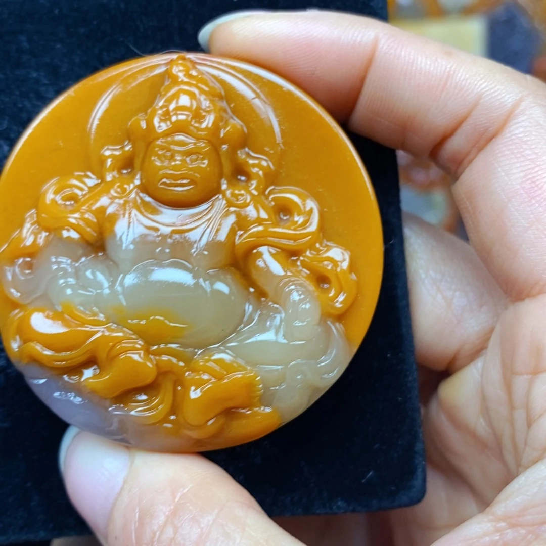 未镶嵌石英质玉（黄龙玉）颈饰