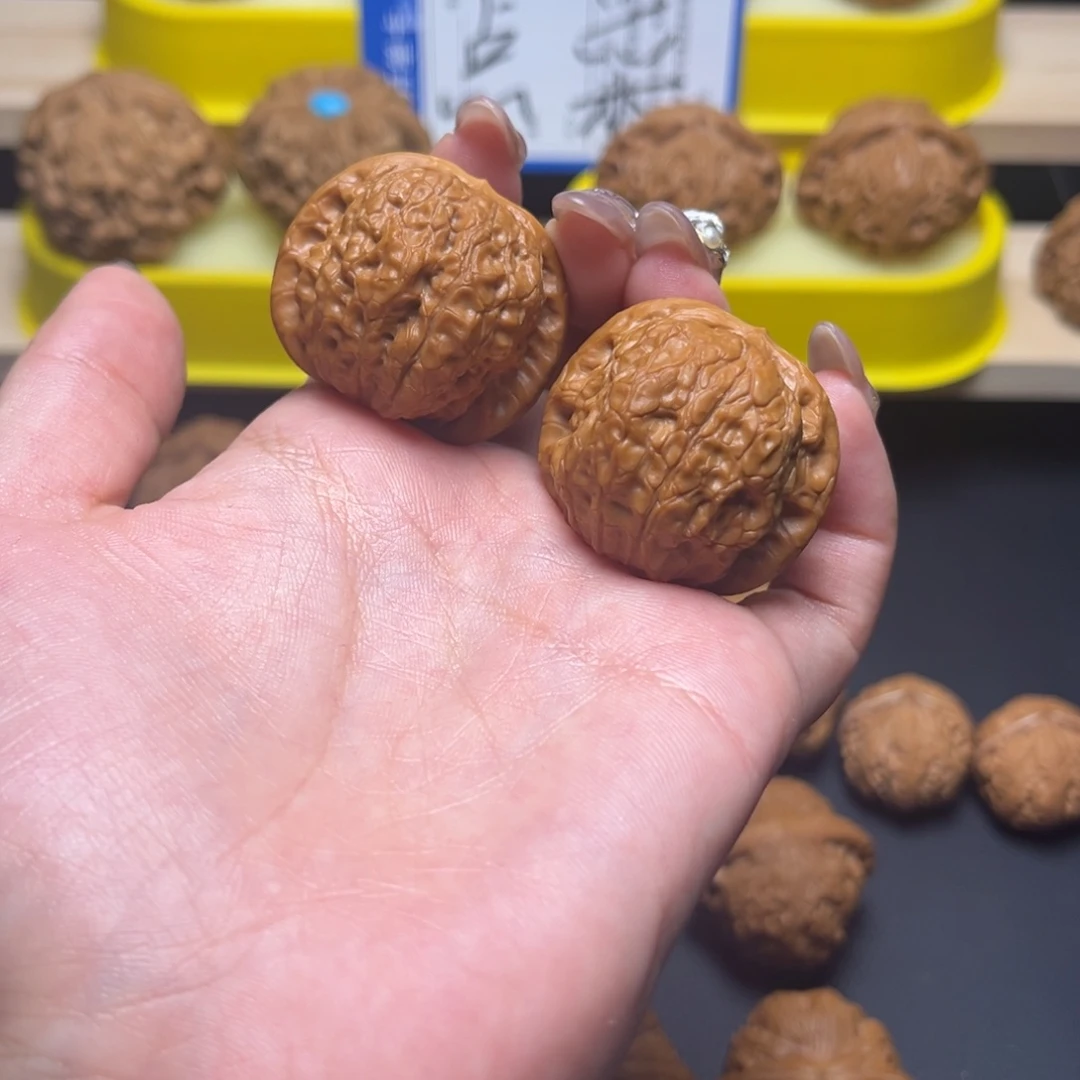聪***哦文玩核桃把件34血麒麟