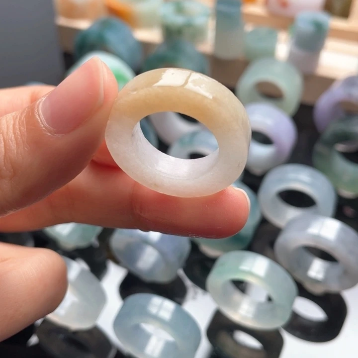 定制翡翠未镶嵌戒指