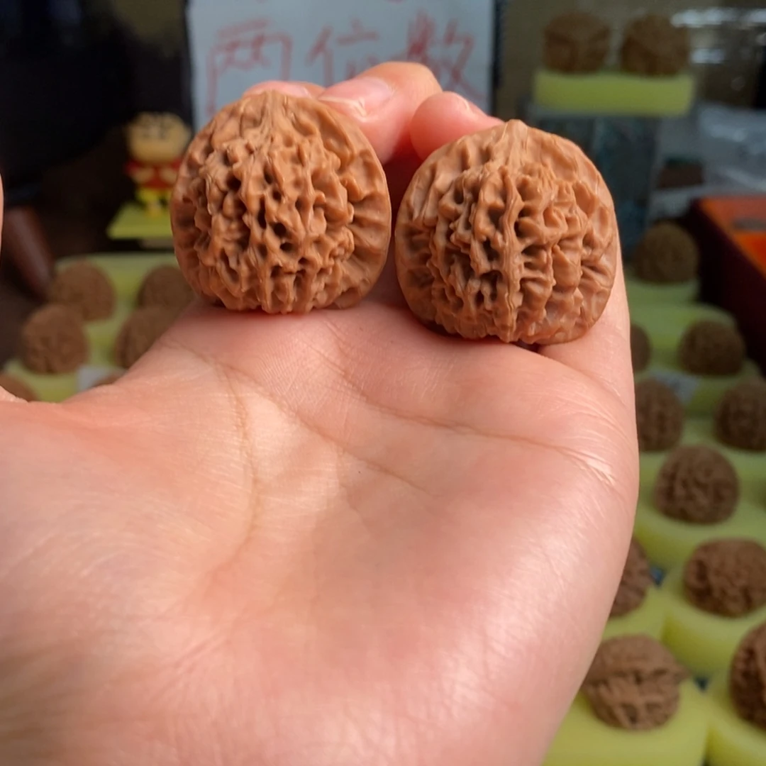 核桃秦岭闷尖狮子头32瑕疵