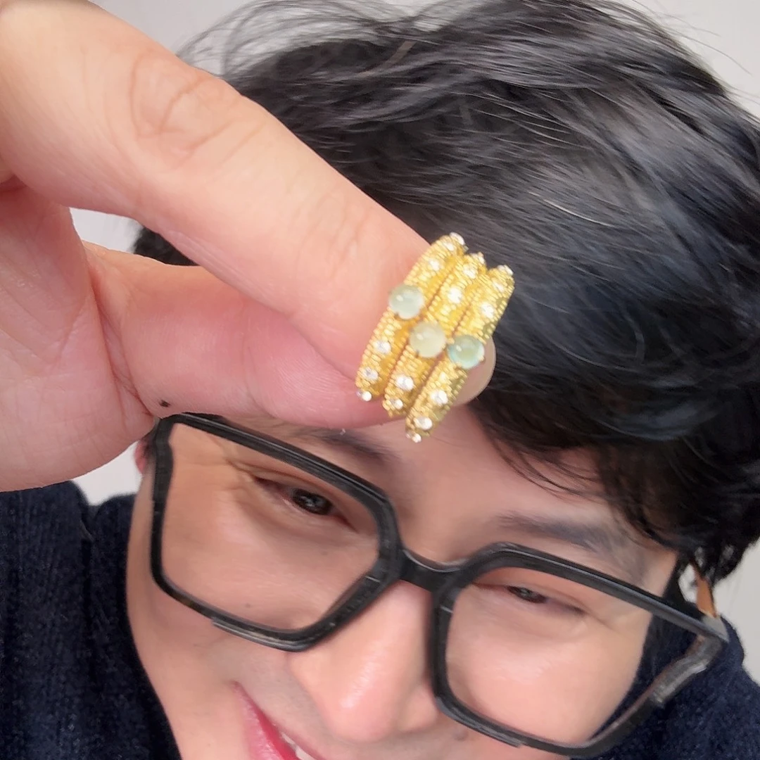 翡翠未镶嵌颈饰三个