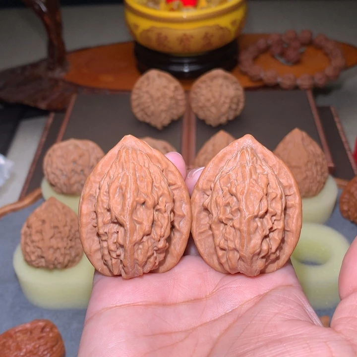 阳***阳核桃文玩核桃把件大红袍