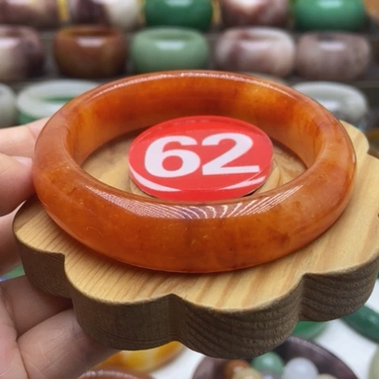 未镶嵌手镯石英质玉