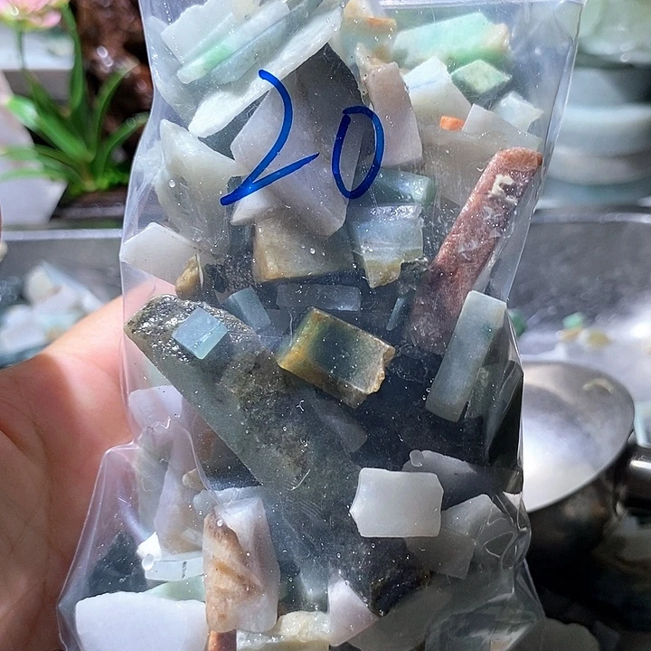 颈饰未镶嵌翡翠鱼缸料20