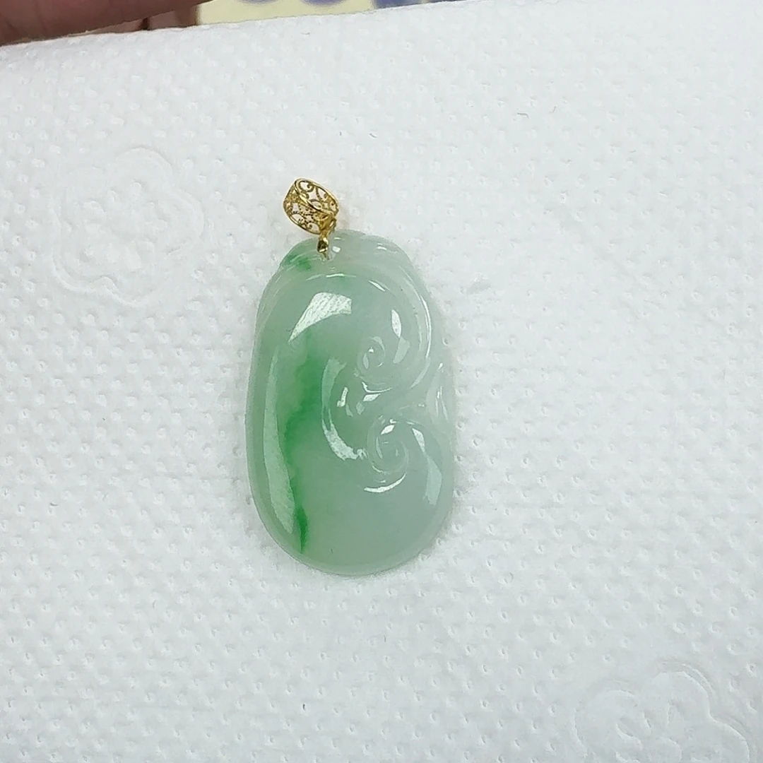 翡翠18K金镶嵌颈饰如意