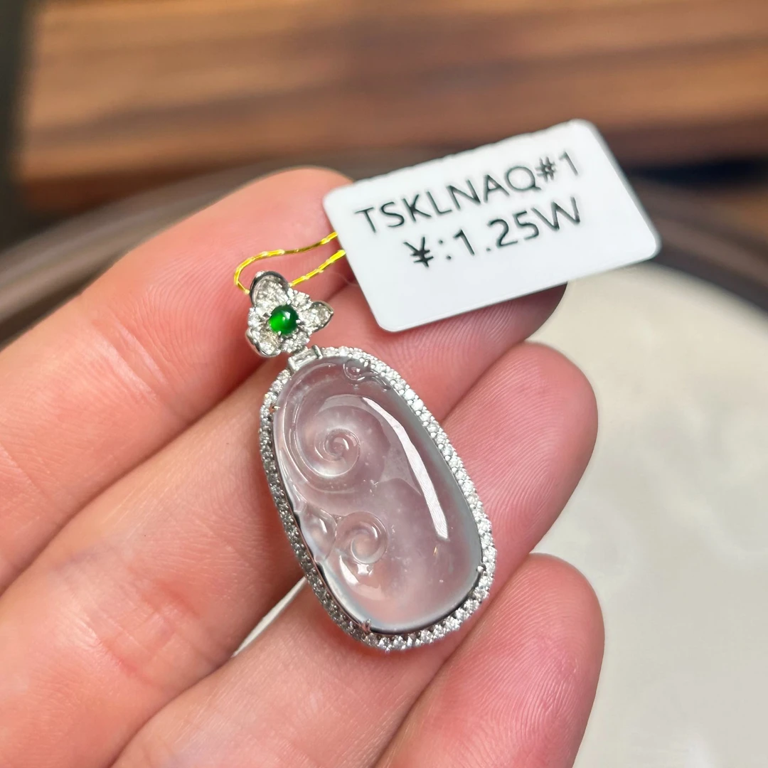 翡翠18K金镶嵌如意吊坠