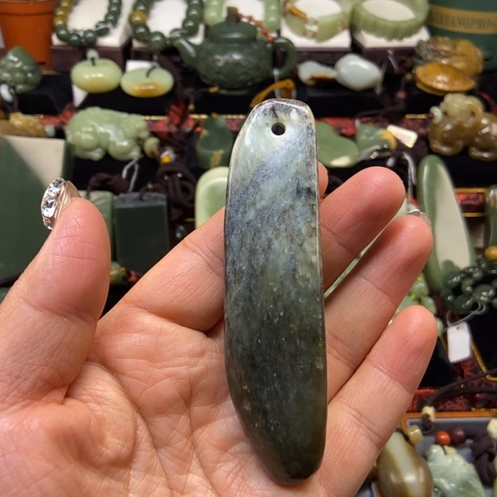 未镶嵌岫岩河磨玉（透闪石质玉）把件