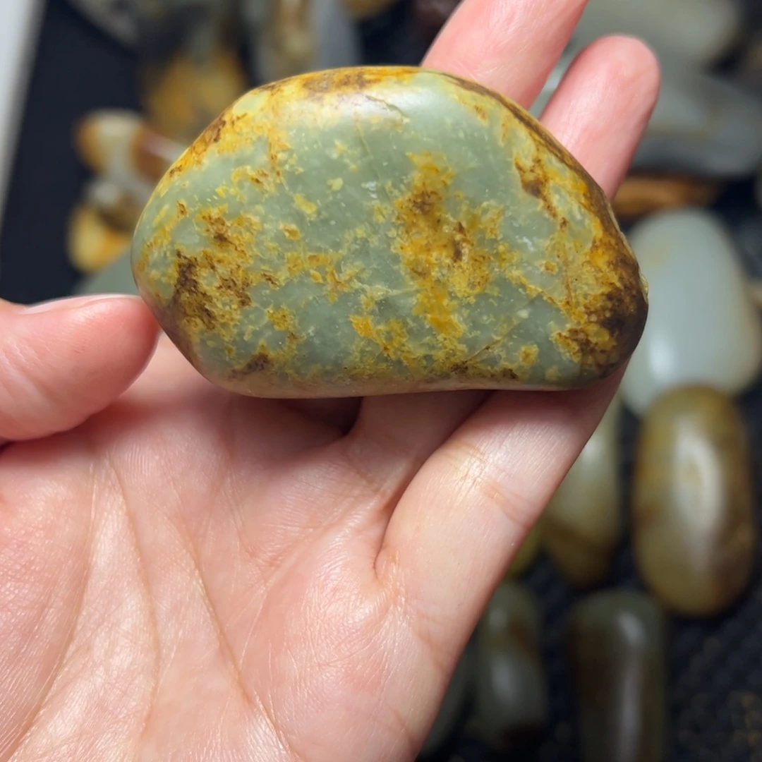 和田玉未镶嵌把件A68