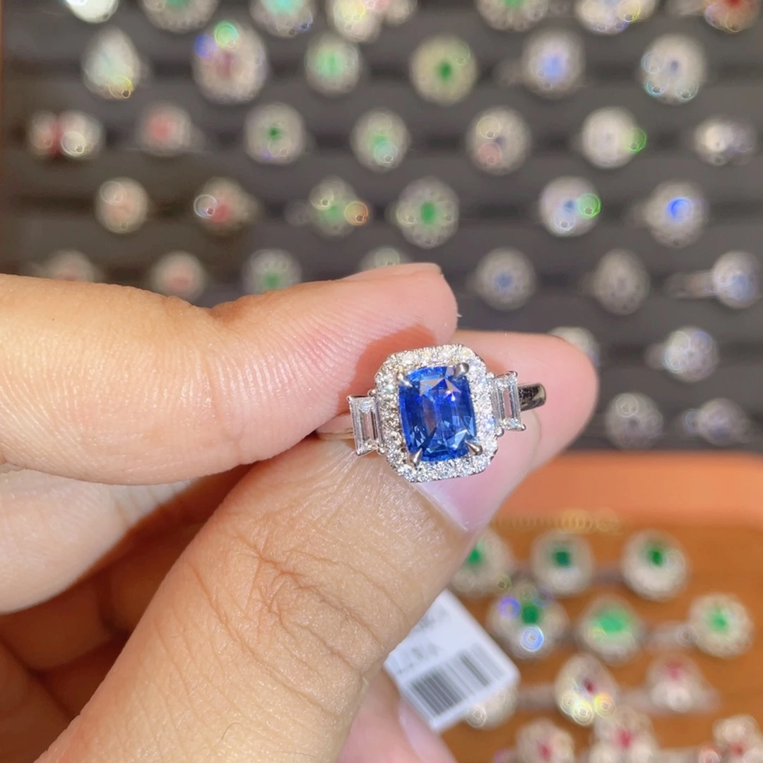 18K金镶嵌蓝宝石戒指1.26ct