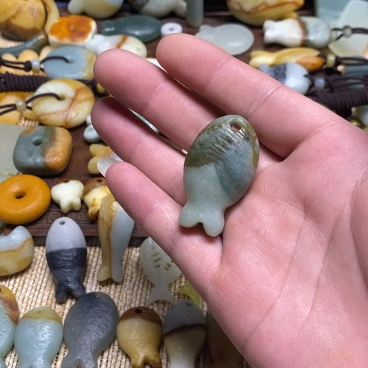 T***a蛇纹石玉未镶嵌颈饰