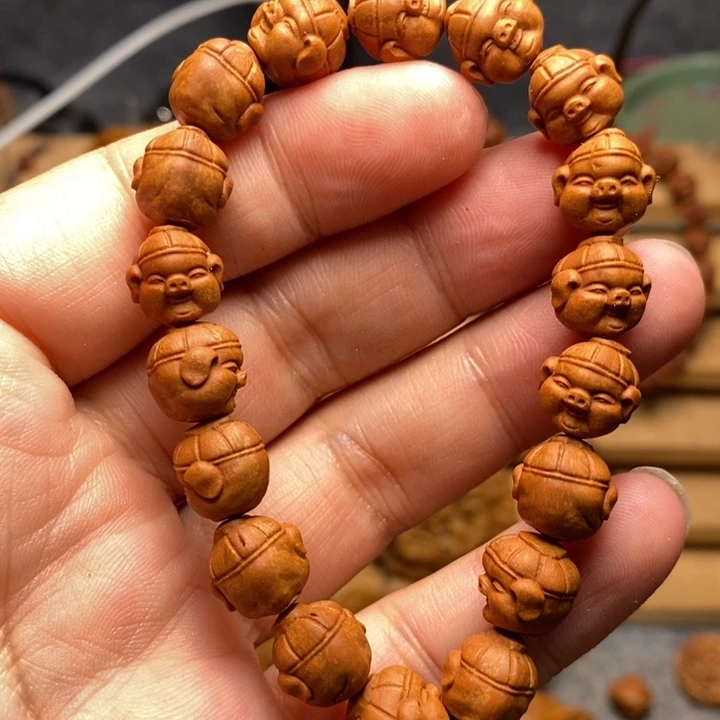 桃核雕刻福猪手串