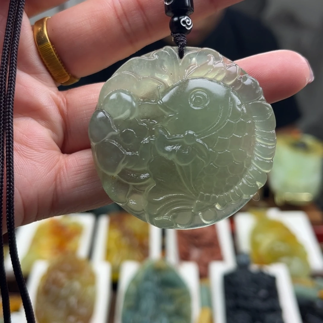 蛇纹石玉未镶嵌颈饰挂件