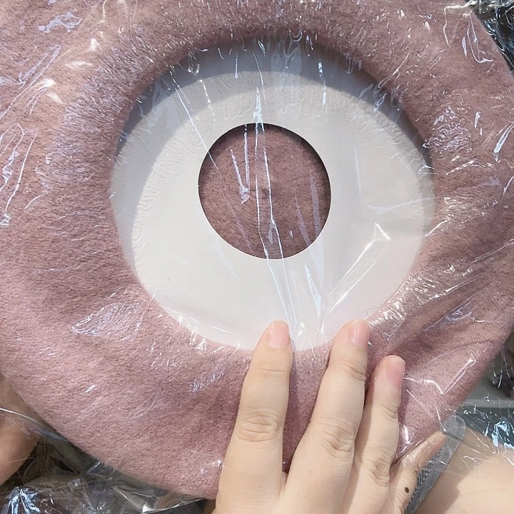 毛线藕粉色发舅舅附近