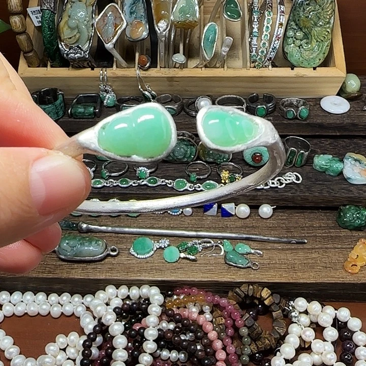 翡翠足银镶嵌手镯