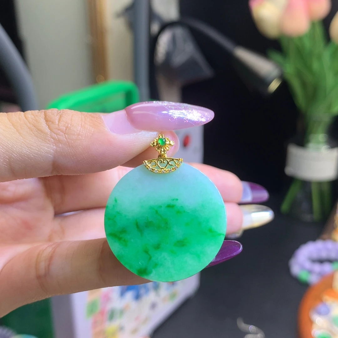 翡翠18K金镶嵌颈饰