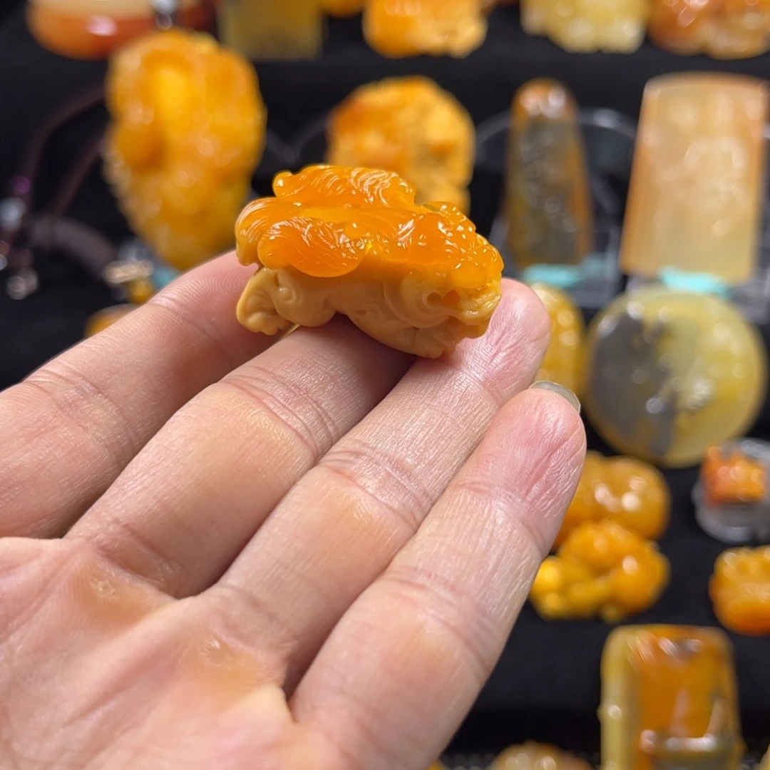 万****石英质玉（黄龙玉）未镶嵌貔貅