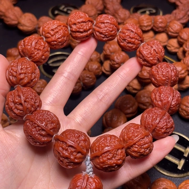 文玩核桃把件红皮肉纹一道筋