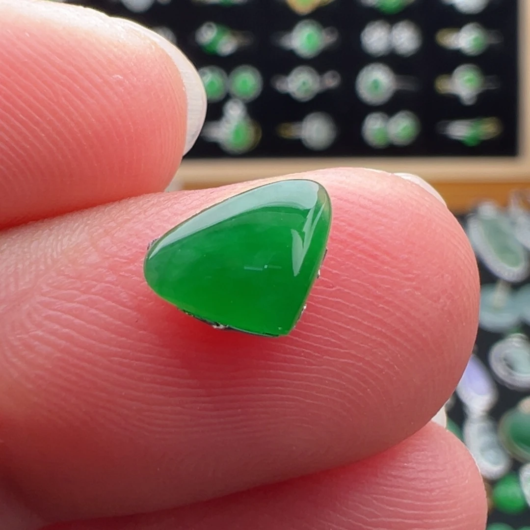 翡翠未镶嵌颈饰心6.2