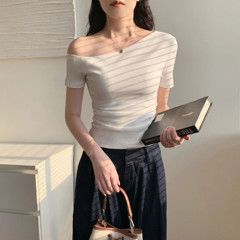 白色斜肩露肩短袖t恤女2026新款夏季修身显瘦纯色辣妹网红小上衣