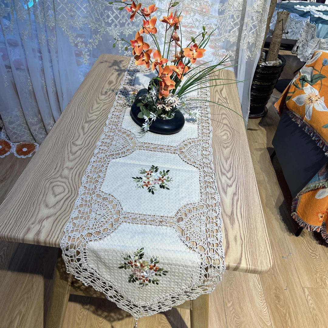 DY195-33-1棉麻（40*180cm）米底彩色花苞尖角镂空桌旗