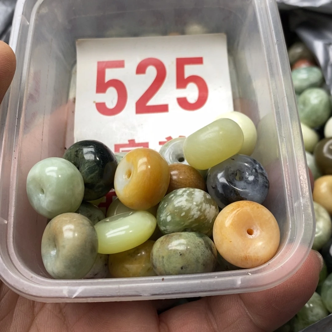 蛇纹石玉挂坠未镶嵌