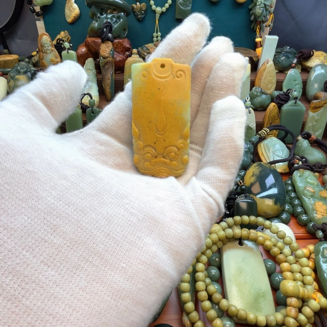 W***D岫岩河磨玉（透闪石质玉）未镶嵌颈饰