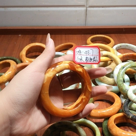 未镶嵌蛇纹石玉手镯疯***?