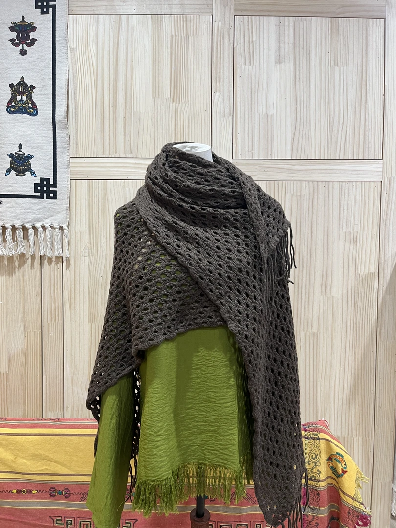 卓玛拉zhuoma全羊毛宽松廓形网眼设计边缘流苏氛围感针织镂空披肩